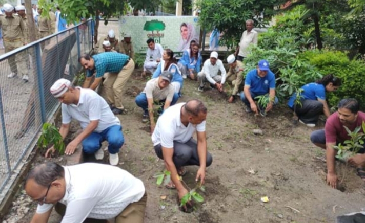 संत निरंकारी मिशन के अनुयायियों ने किया पौधरोपण