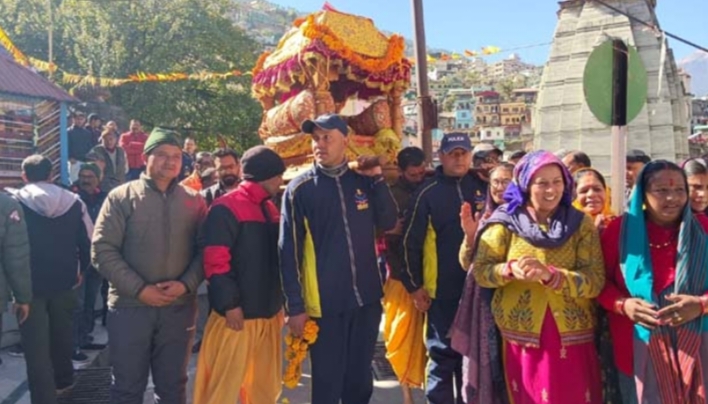 आदि गुरु शंकराचार्य की पवित्र गद्दी नृसिंह मंदिर पहुंची