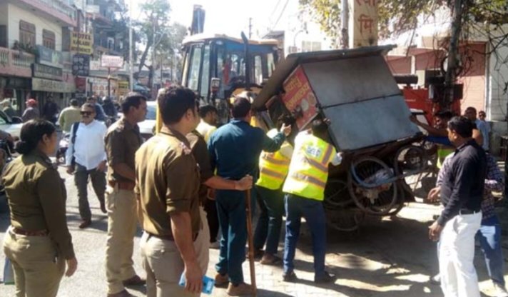 दूसरे दिन भी मुनिकीरेती हुई अतिक्रमण पर कार्रवाई