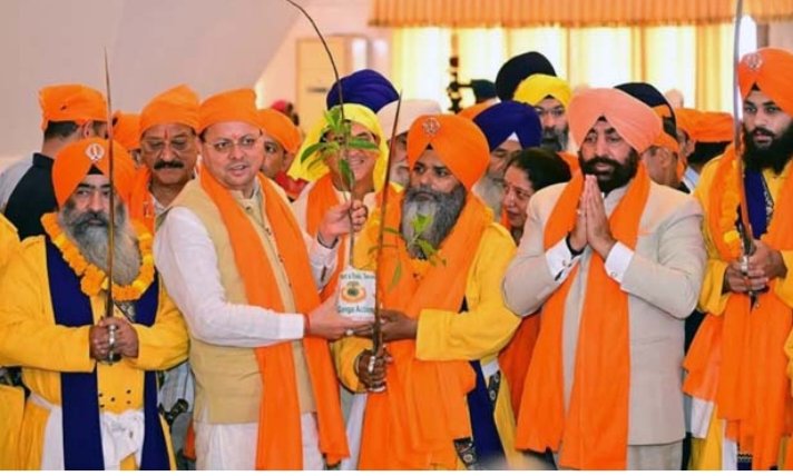 पंज प्यारों की अगुवाई में हेमकुंट साहिब के लिए श्रद्धालुओं का पहला जत्था रवाना