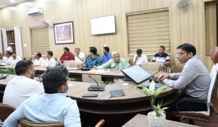 इंटीग्रेटेड ग्रीन बिल्डिंग के धीमे निर्माण पर नाराज जिलाधिकारी