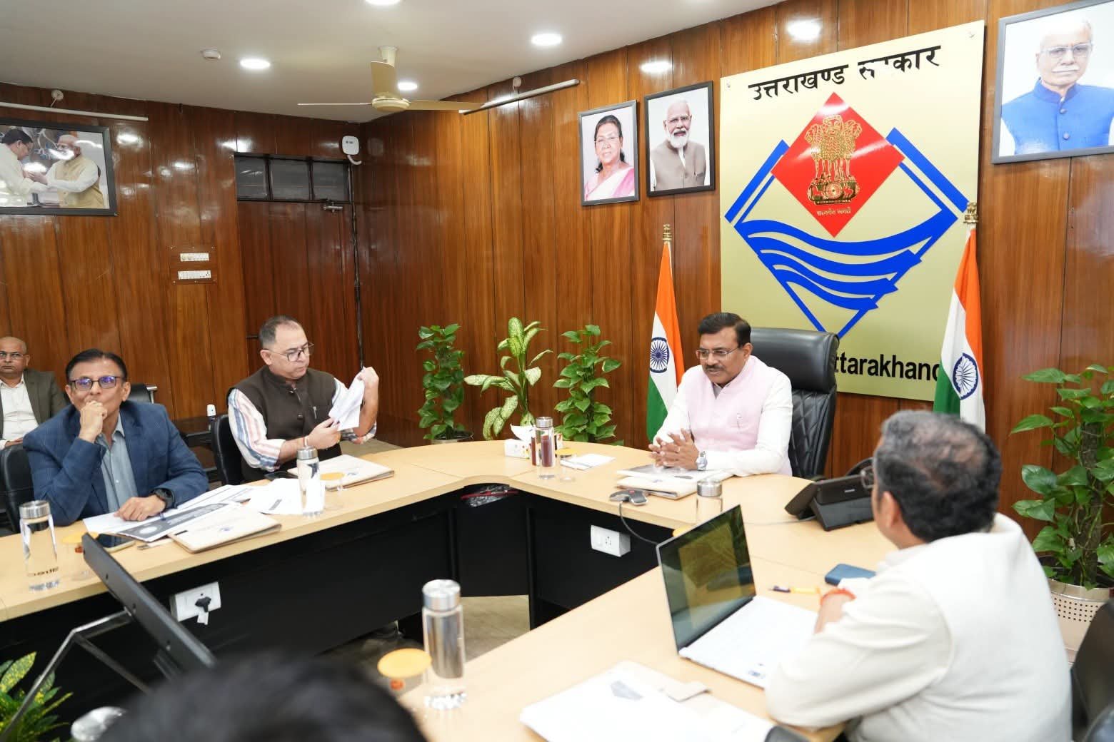 Dehradun: युवाओं को देश-विदेश में रोजगार के अवसर उपलब्ध कराने को लेकर बनाएं कार्ययोजनाः मुख्य सचिव
