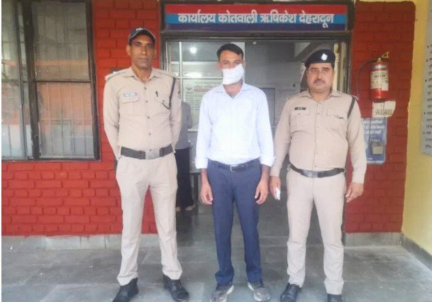 Rishikesh: एम्स की CRE-3 भर्ती में फर्जीवाड़ा, बायोमेट्रिक जांच में खुला पहचान का खेल, एक गिरफ्तार, दूसरा आरोपी फरार