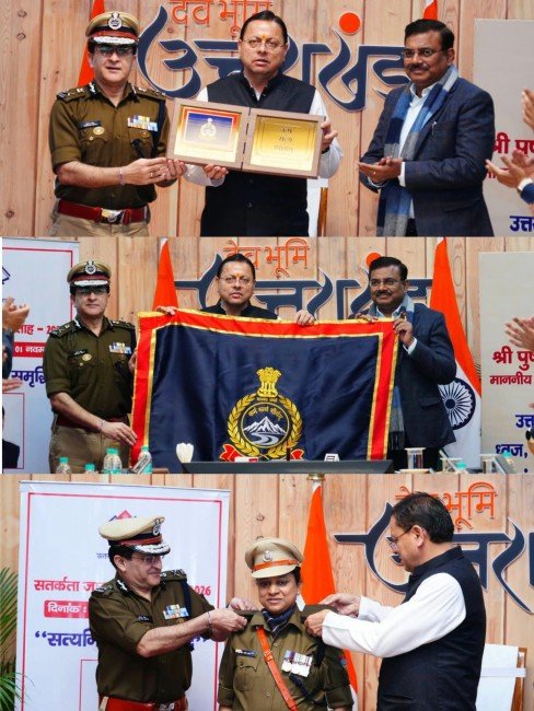 Dehradun: मुख्यमंत्री ने उत्तराखण्ड पुलिस के नवीन ध्वज, प्रतीक चिह्न, फॉरमेशन साइन, इंसिग्निया, क्रेस्ट एवं सेरेमोनियल वर्दी का किया अनावरण 