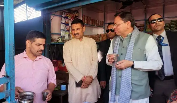मुख्यमंत्री ने गैरसैंण विधानसभा सत्र के बाद सड़क मार्ग से लौटते समय उपचारात्मक कार्यों का किया निरीक्षण